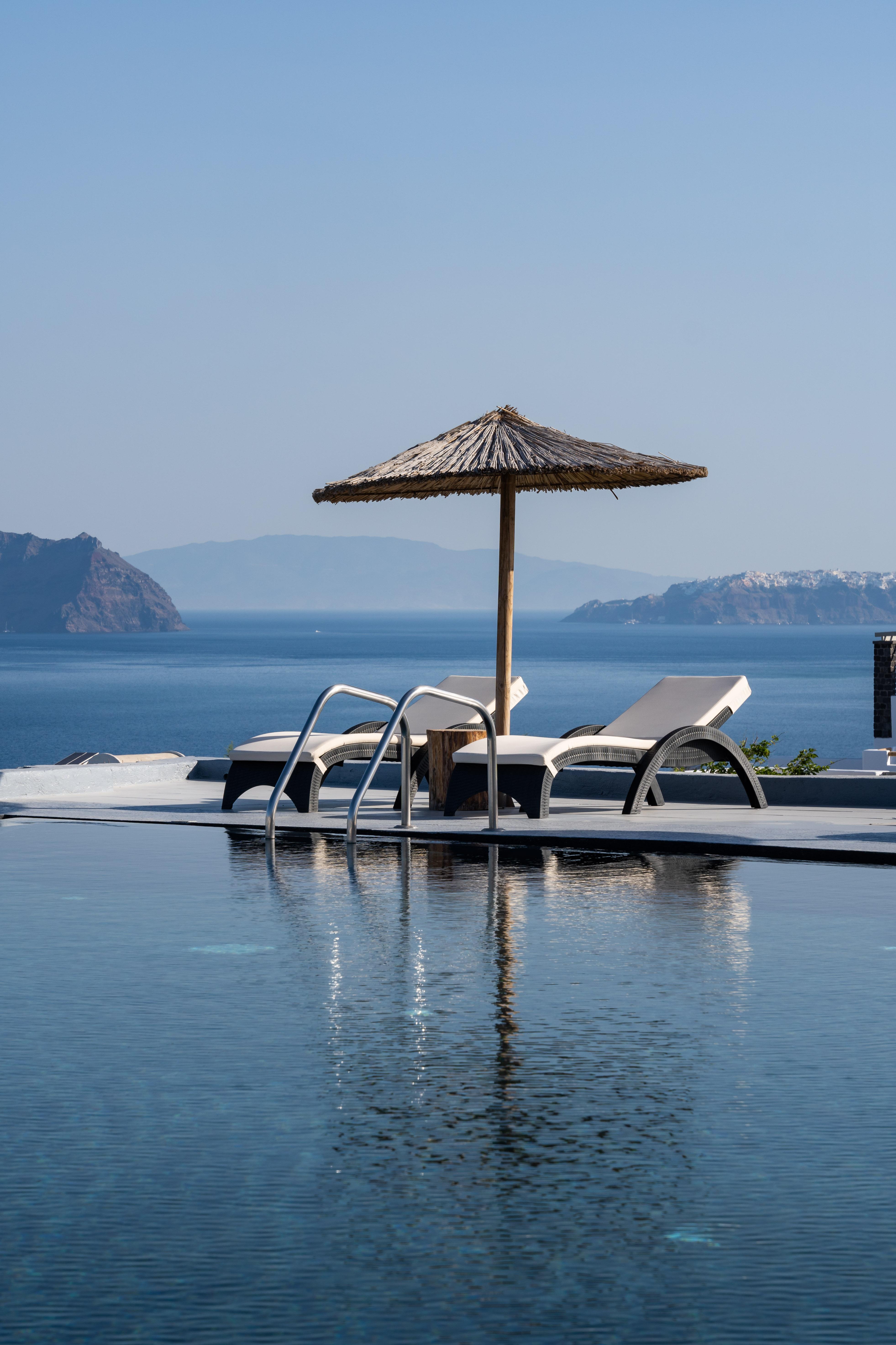 Serenita Luxury Suites Akrotiri  Exterior photo