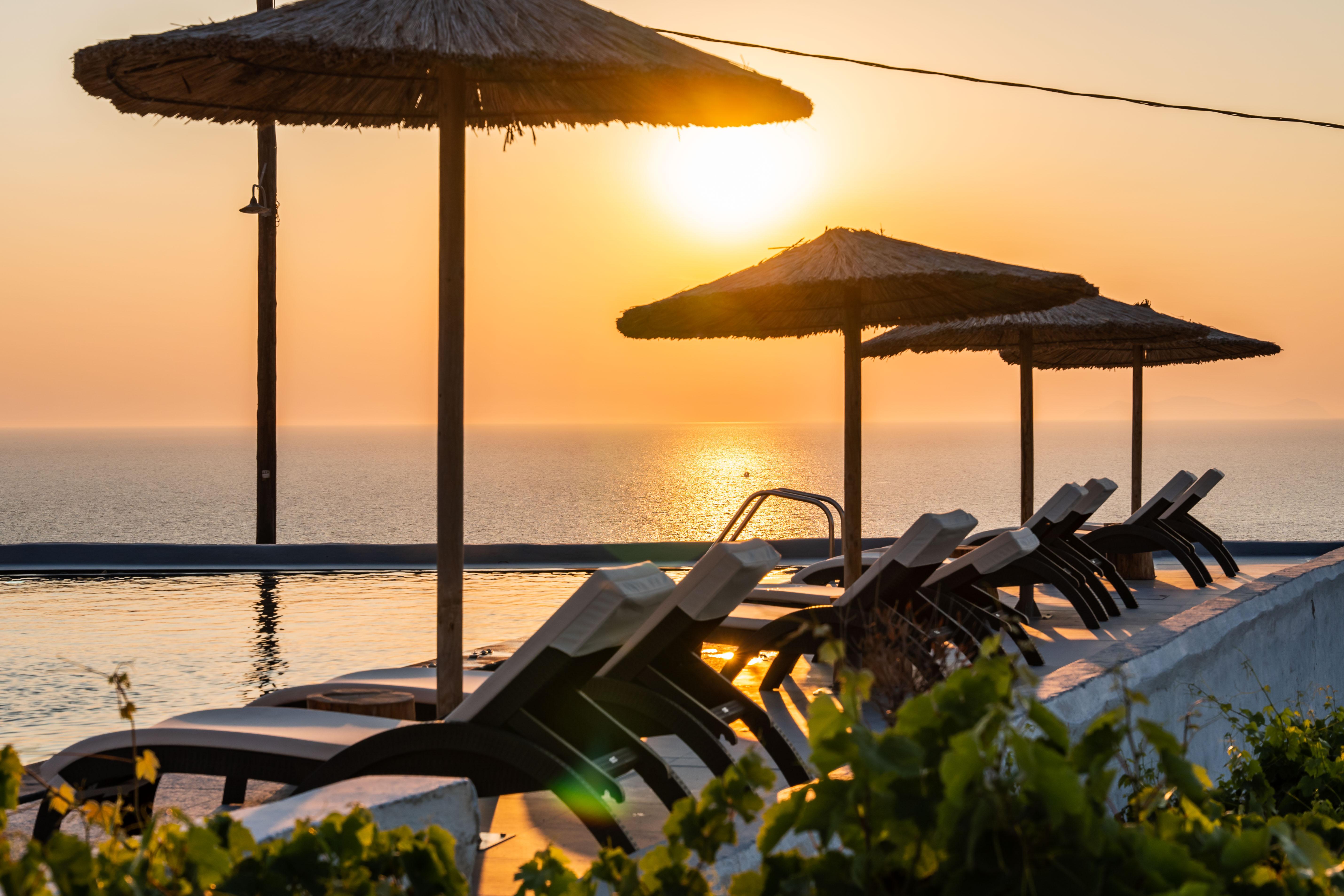 Serenita Luxury Suites Akrotiri  Exterior photo