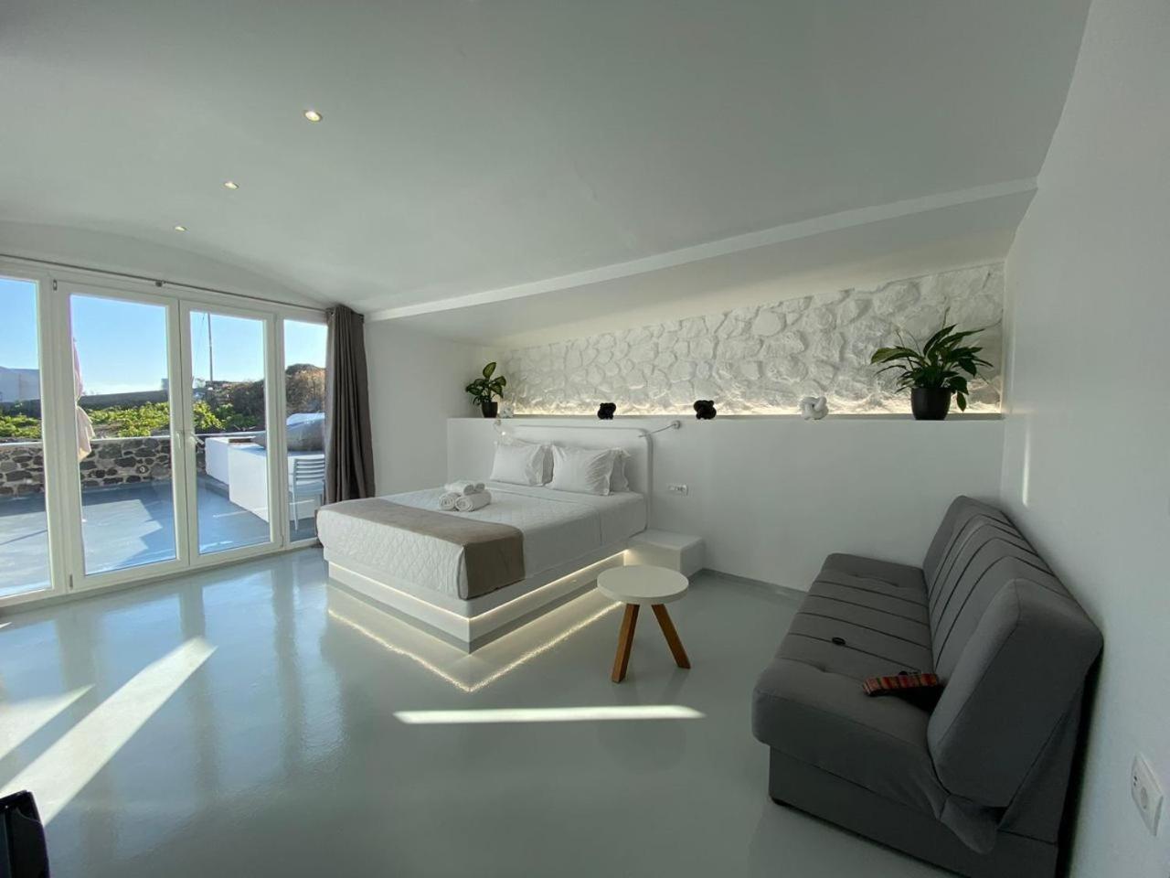 Serenita Luxury Suites Akrotiri  Exterior photo
