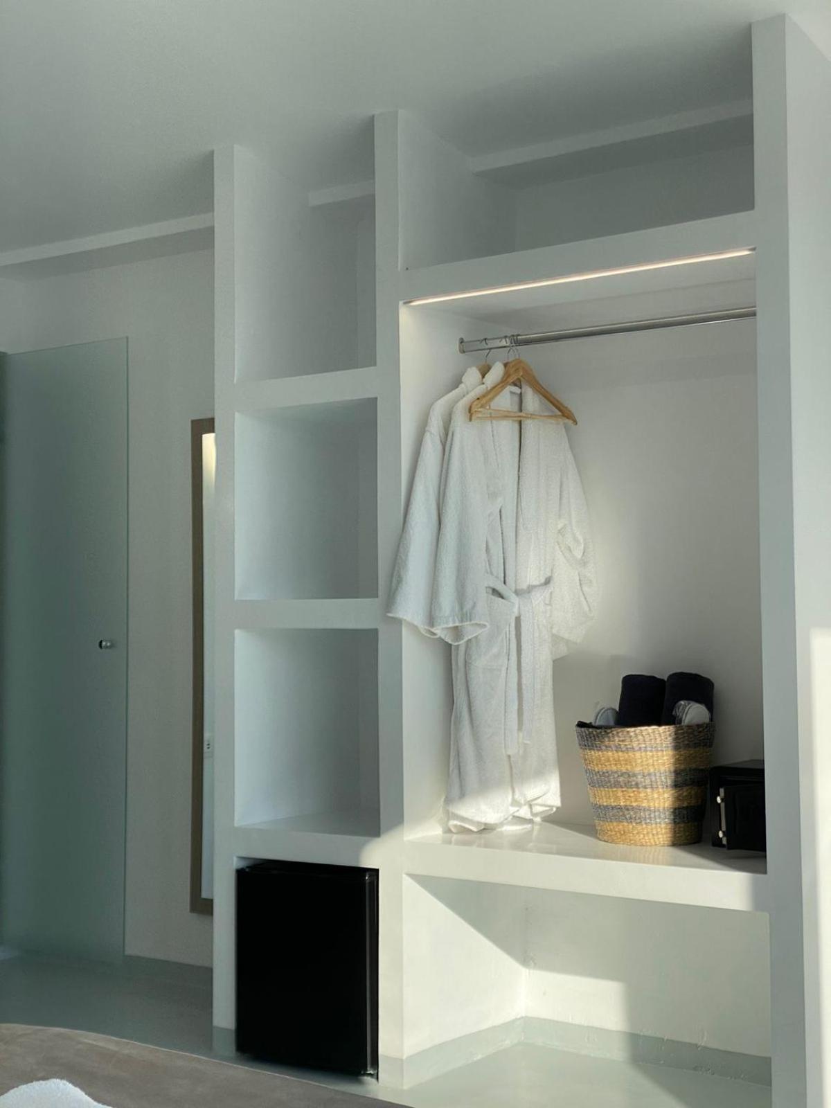Serenita Luxury Suites Akrotiri  Exterior photo