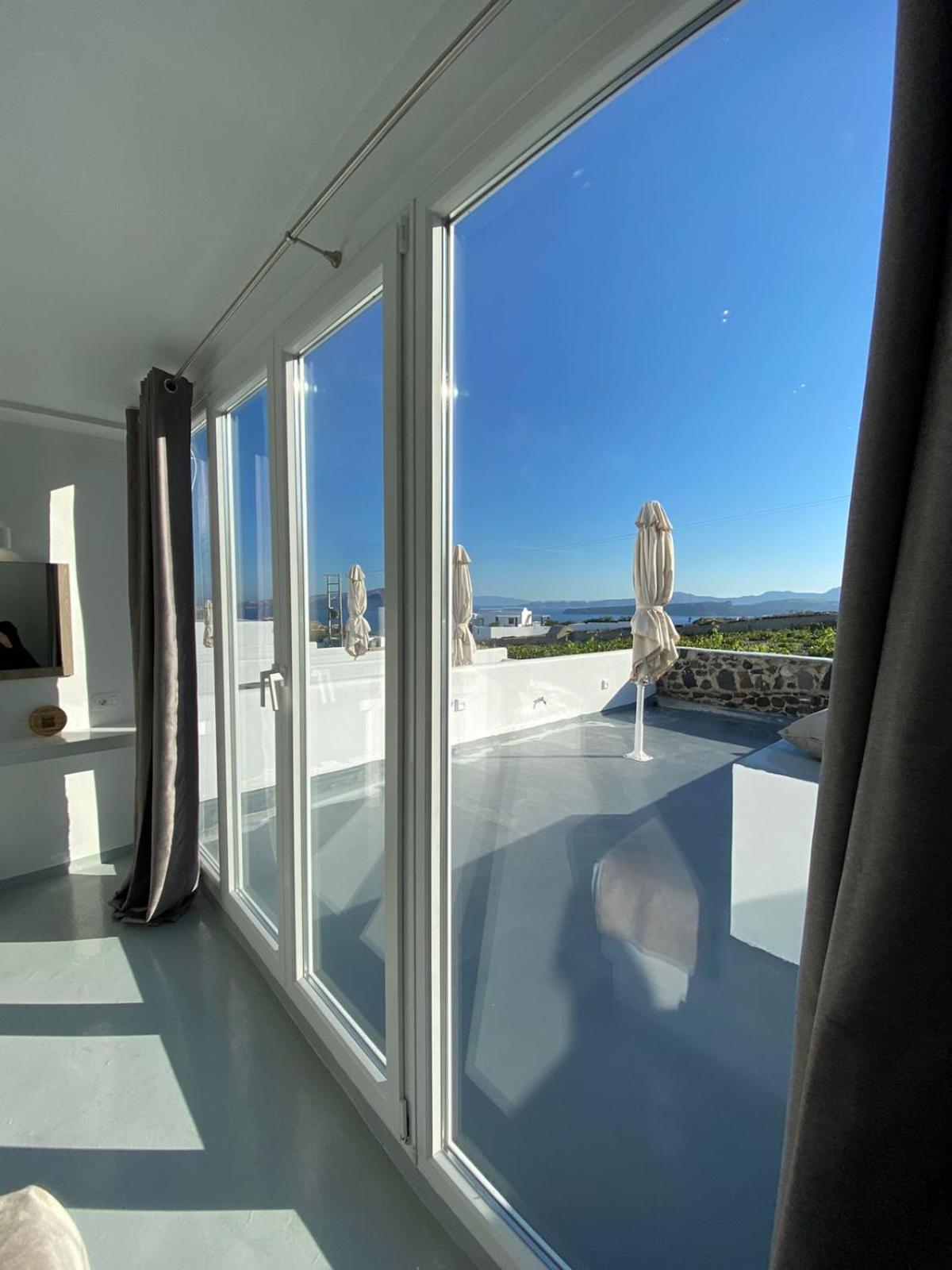 Serenita Luxury Suites Akrotiri  Exterior photo